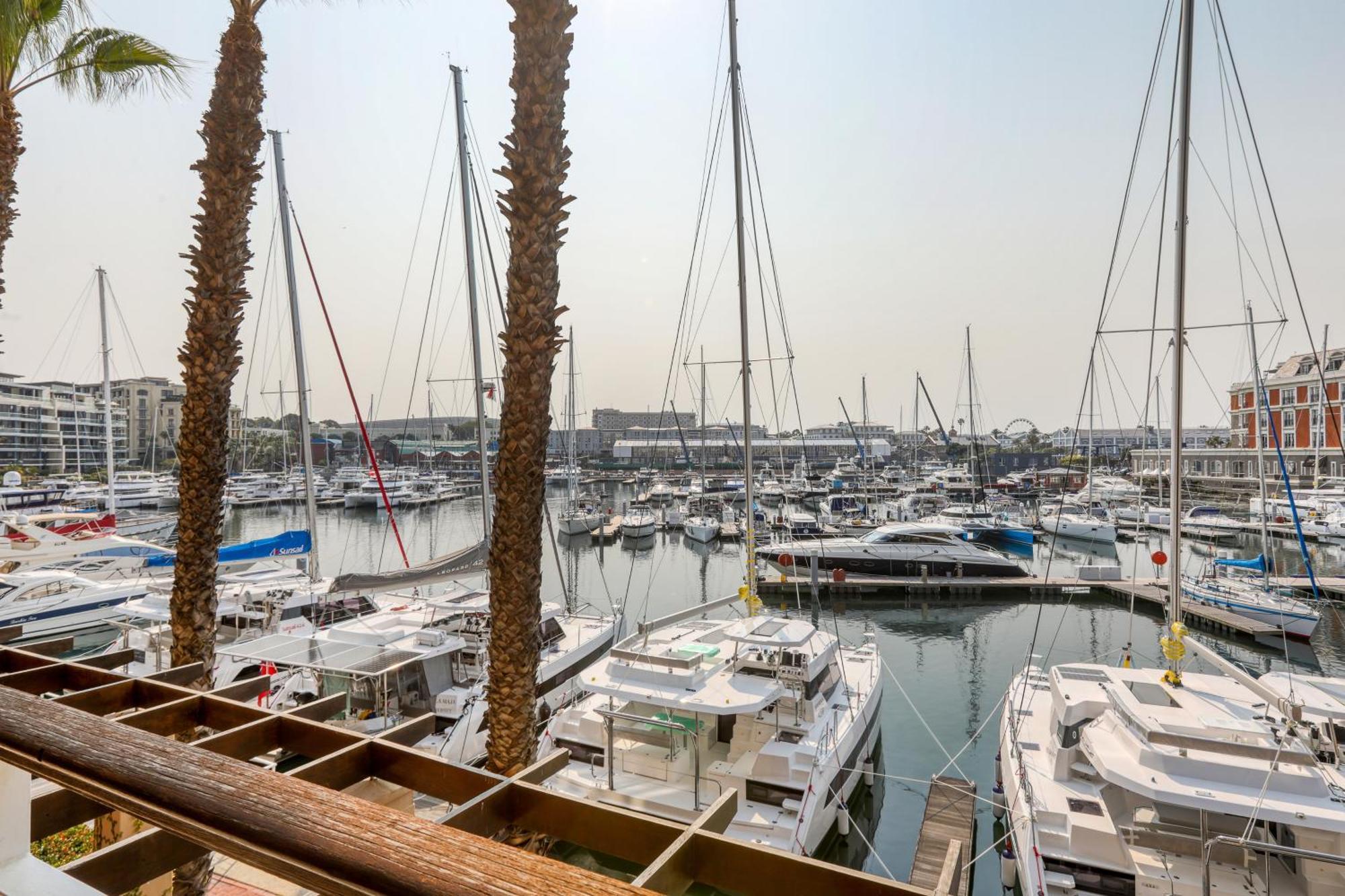 African Elite Waterfront ケープタウン エクステリア 写真